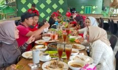 Bendum DPP PWDPI Rosita Gosi Rayakan Ulang Tahun ke-40 Penuh Kebersamaan