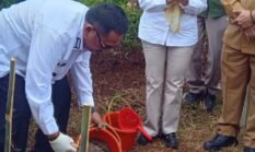 Anggota DPRD Fraksi Golkar Asti Mulyawati., S.Pd Menghadiri Peletakan Batu Pertama Huntap